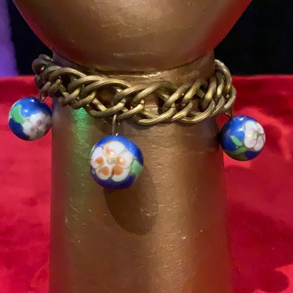 VINTAGE ARTIST MADE CHARM BRACELET W/BEAUTIFUL CLOISIONNE PINK FLORAL BEADS